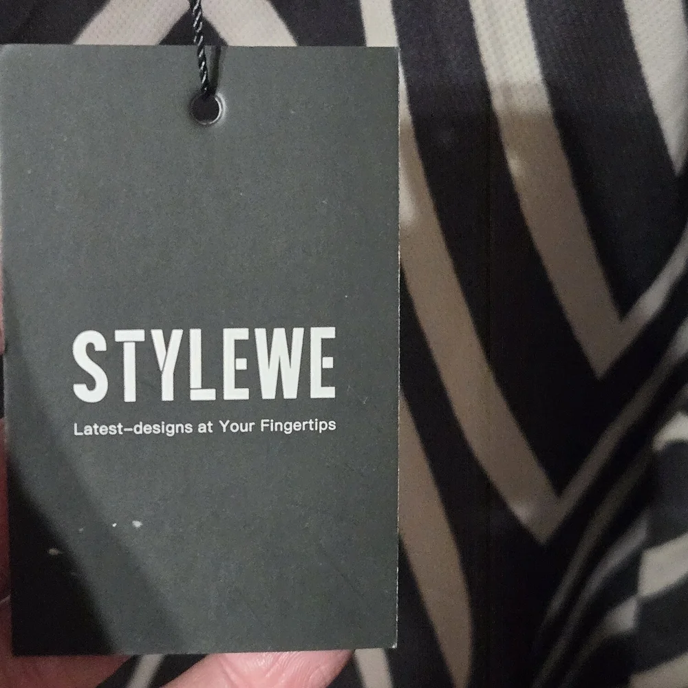 STYLEWE Monochrome Geometric Long Sleeve Top - Picture 4 of 5